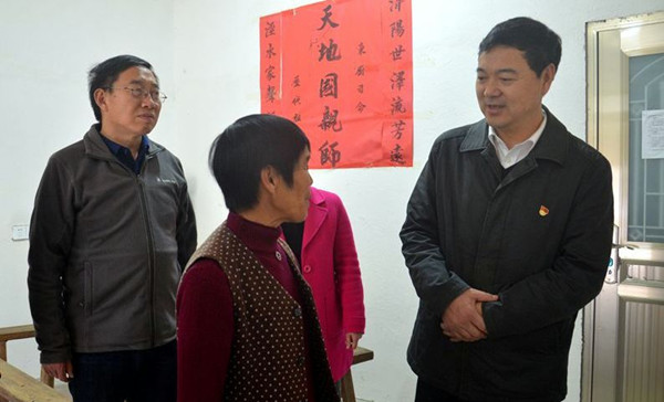 周东明到五河镇思河村蹲点走访